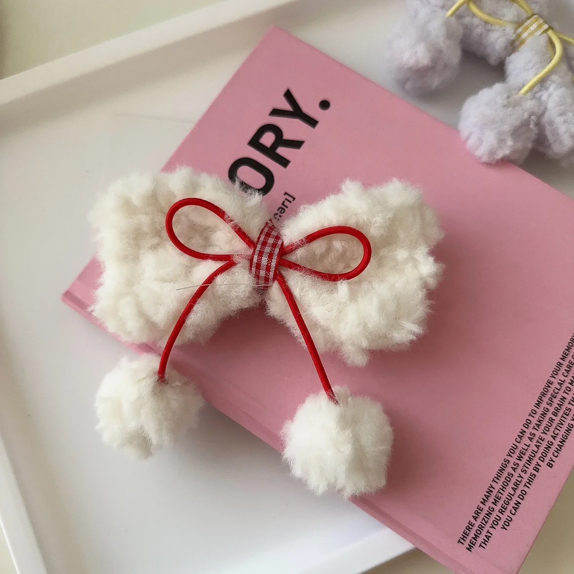 Cute Cream Lamb Wool Pom Pom Bow Alligator Clip Soft Fluffy Non Slip Strong Durable Comfortable Side Clip for Bangs
Cute Cream Lamb Wool Pom Pom Bow Alligator Clip Soft Fluffy Non Slip Strong Durable Comfortable Side Clip for Bangs