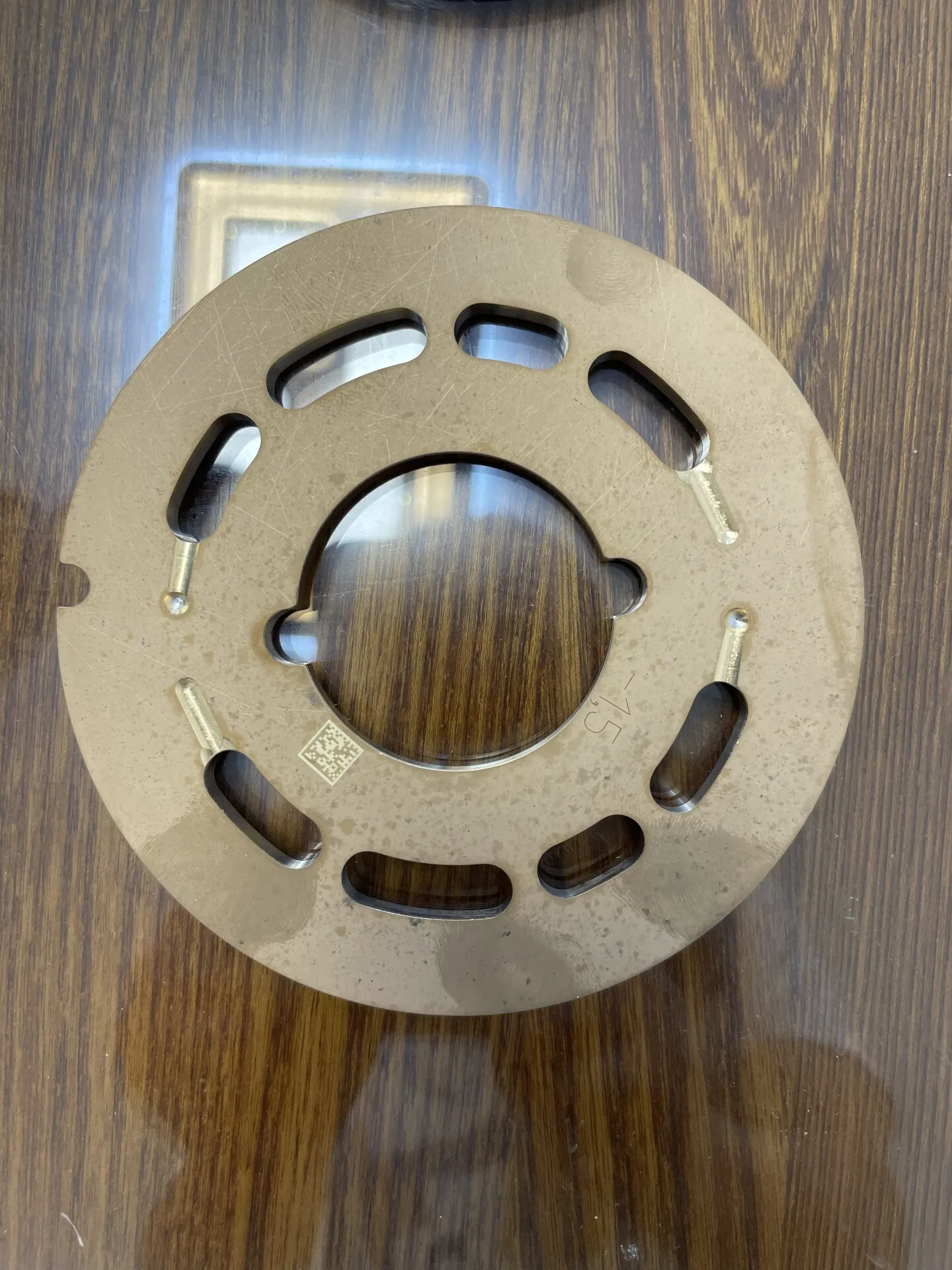 Genuine H1P078 Hydraulic Pump Valve Plate,R/CW & L/CCW Optional,Fits Dan foss H1P078 78cc Displacement Piston Pump Repair Parts
Genuine H1P078 Hydraulic Pump Valve Plate,R/CW & L/CCW Optional,Fits Dan foss H1P078 78cc Displacement Piston Pump Repair Parts