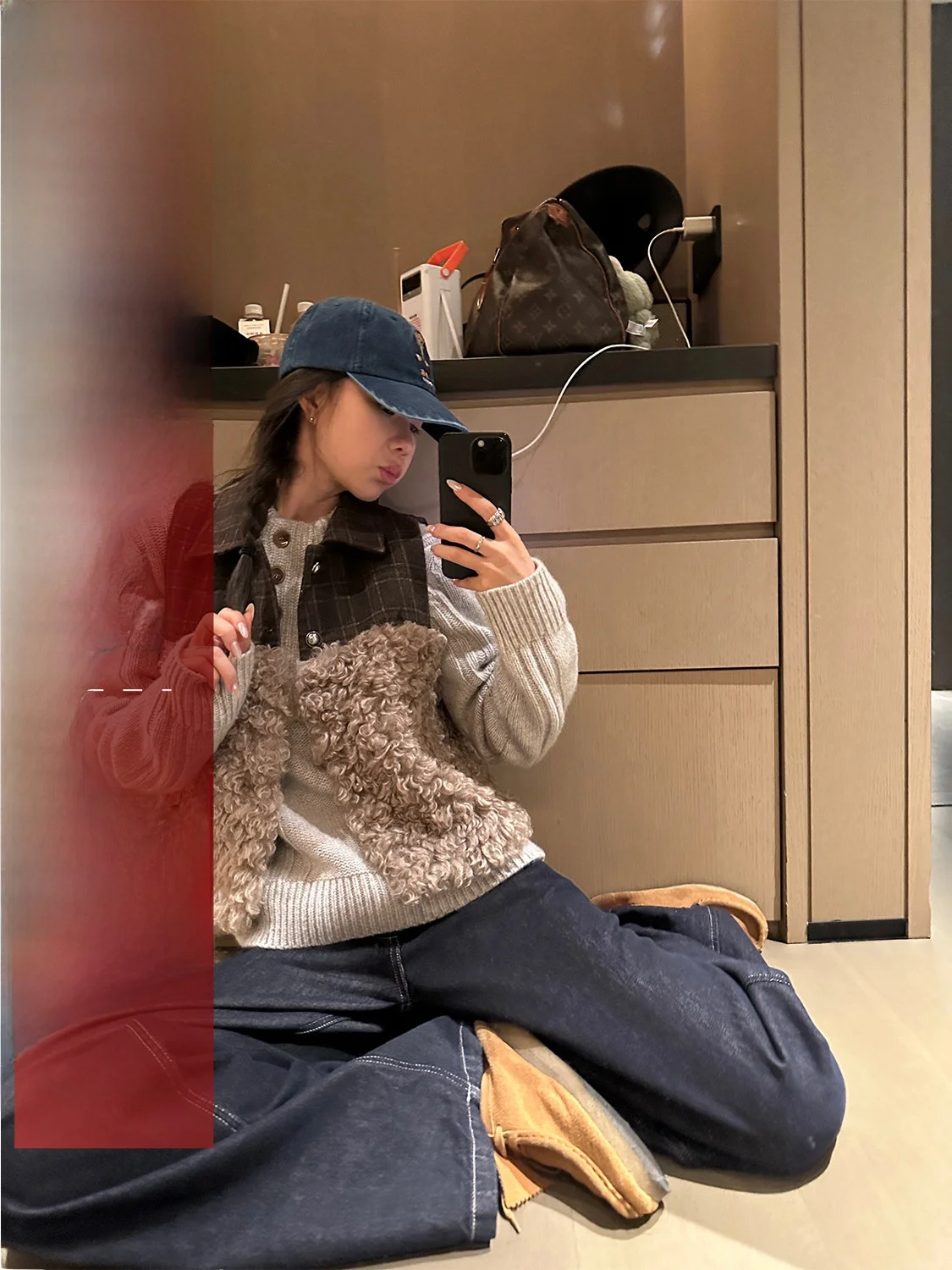 D YANGJUN Зима 2025 Новая ретро-жилетка из овечьего вельвета с пэчворком, короткая верхняя одежда из смесовой ткани (полиэстер, шерсть)
D YANGJUN Зима 2025 Новая ретро-жилетка из овечьего вельвета с пэчворком, короткая верхняя одежда из смесовой ткани (полиэстер, шерсть)