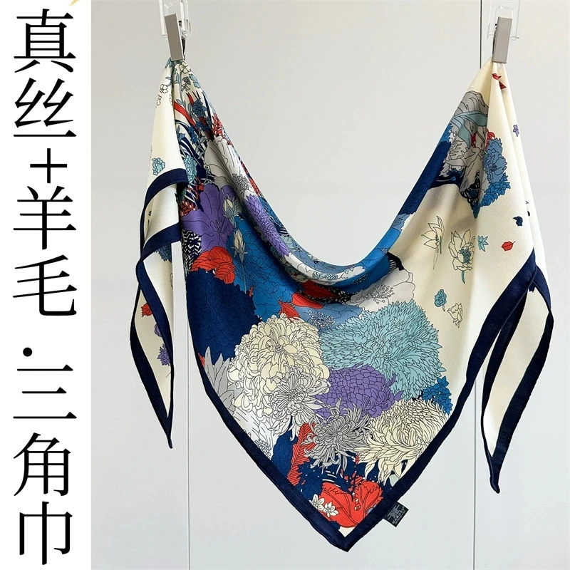 High-grade silk wool large triangle scarf for women autumn and winter double-sided printed silk wool temperament hand-sewn edge
High-grade silk wool large triangle scarf for women autumn and winter double-sided printed silk wool temperament hand-sewn edge