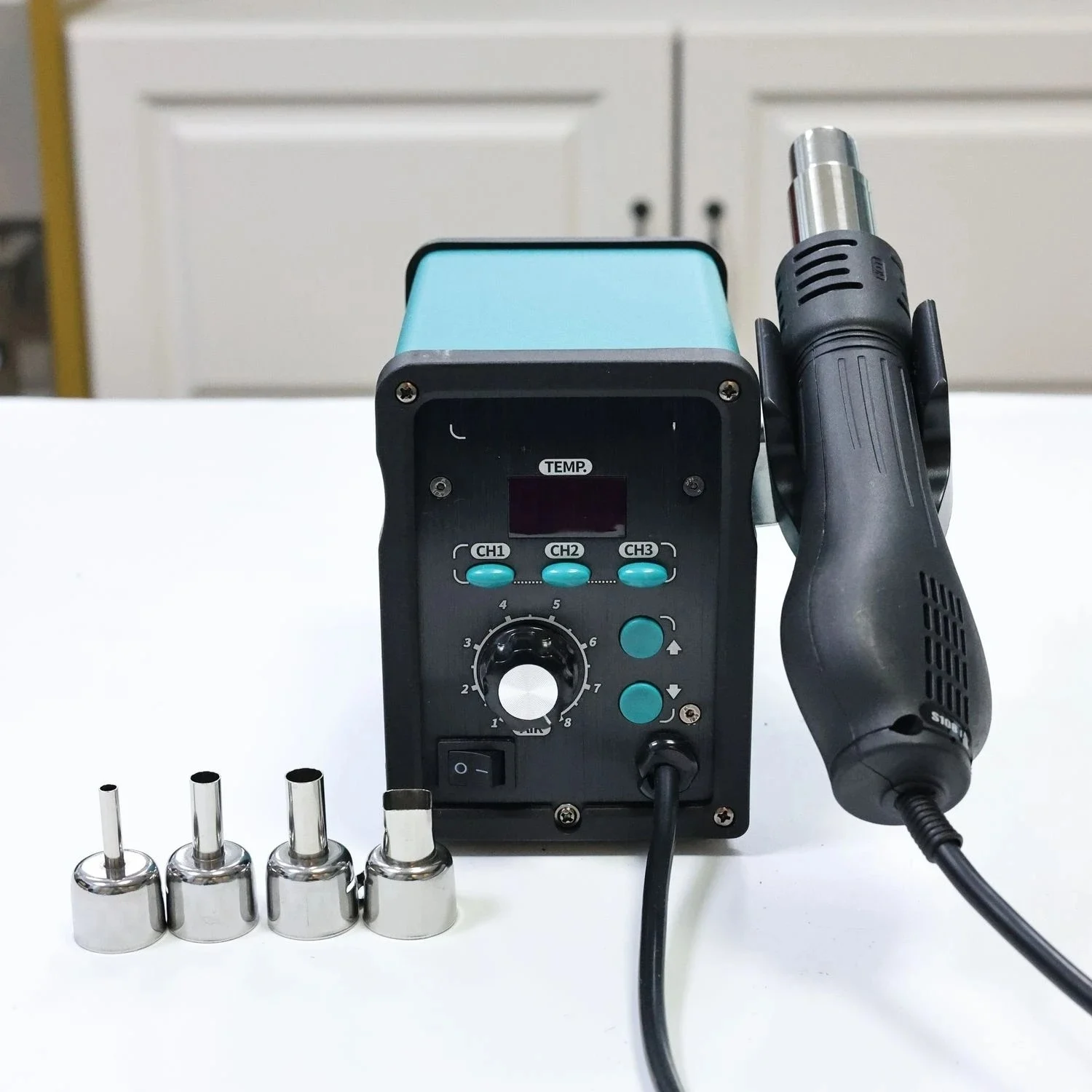 Soldering station nstall Disassemble Easily Hot Air Gun Desoldering SMD Rework Soldering Station
Soldering station nstall Disassemble Easily Hot Air Gun Desoldering SMD Rework Soldering Station