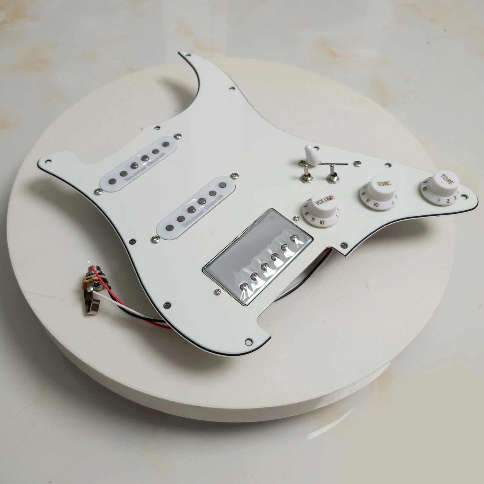 Guitar Prewired Loaded Pickguard Set,with HSH Coil Splittin Alnico 5 Humbucker Pickups for Strat Guitars Replacement Parts
Guitar Prewired Loaded Pickguard Set,with HSH Coil Splittin Alnico 5 Humbucker Pickups for Strat Guitars Replacement Parts
