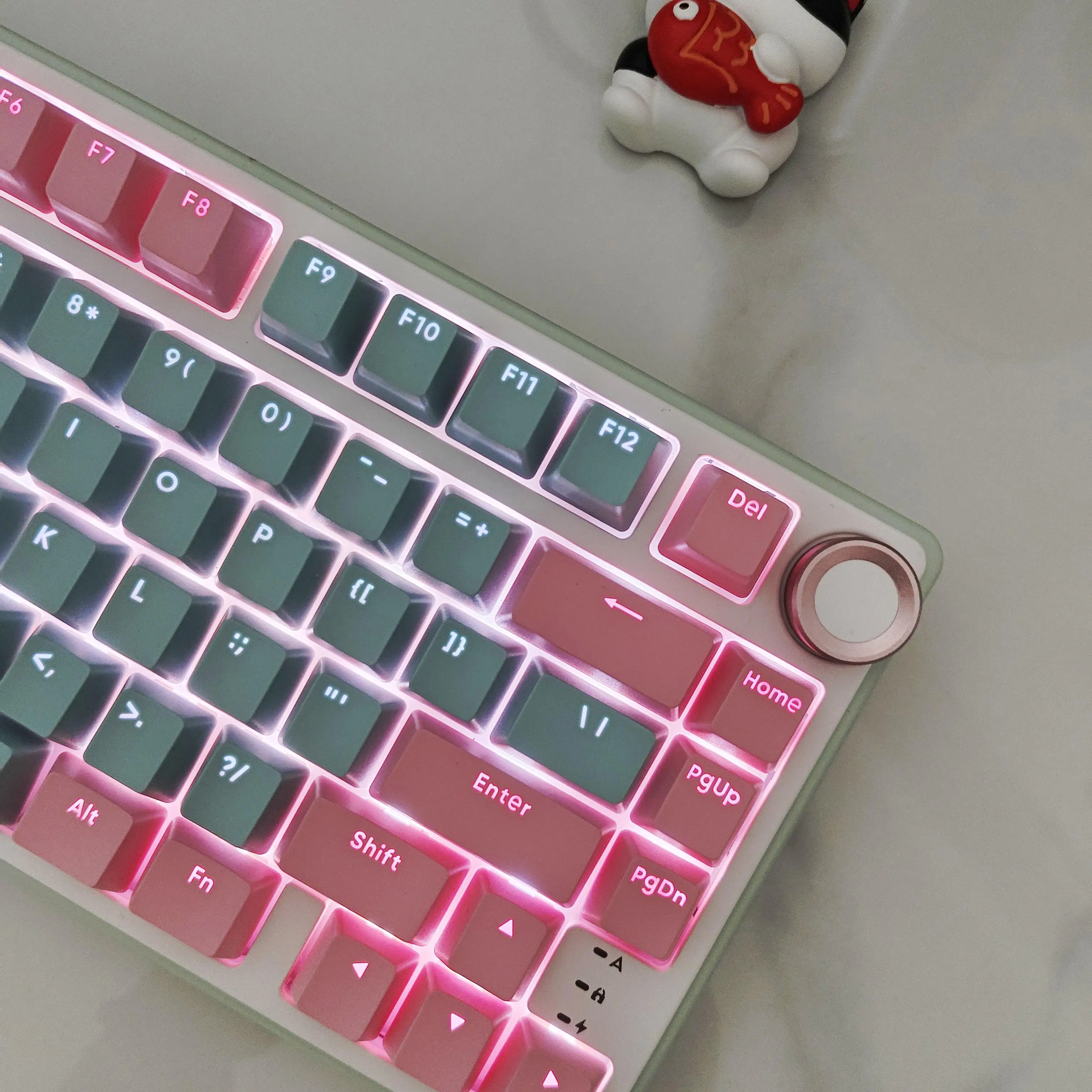 PBT material keycap universal 75 with 98/87 keys 104/100 light transmission OEM highly suitable for mechanical keyboard
PBT material keycap universal 75 with 98/87 keys 104/100 light transmission OEM highly suitable for mechanical keyboard