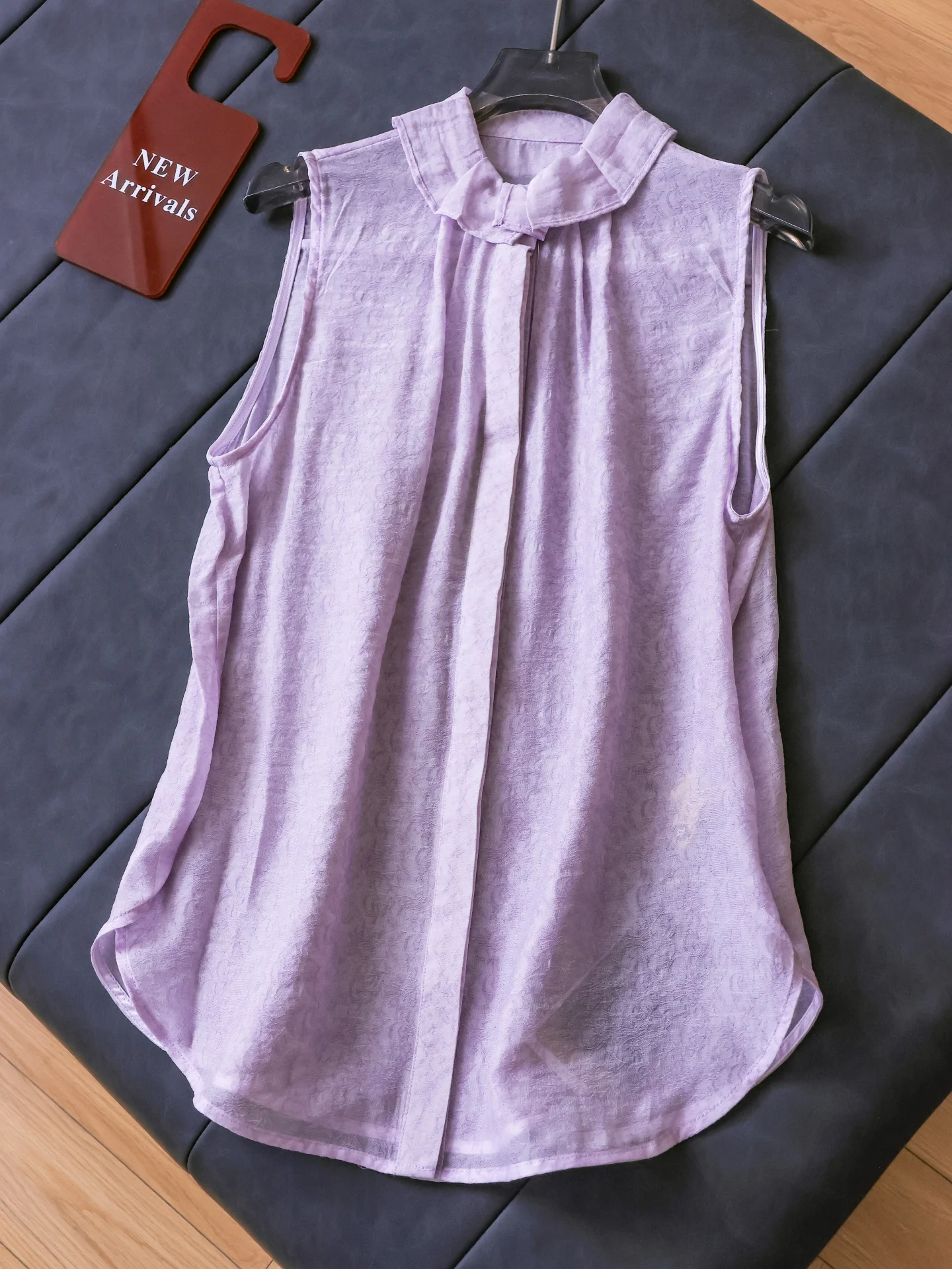 New Chinese Style Thin Flower Pattern Embroidery Loose Slimming Women's Shirt Collarless Sleeveless Thin Blouse for Women
New Chinese Style Thin Flower Pattern Embroidery Loose Slimming Women's Shirt Collarless Sleeveless Thin Blouse for Women
