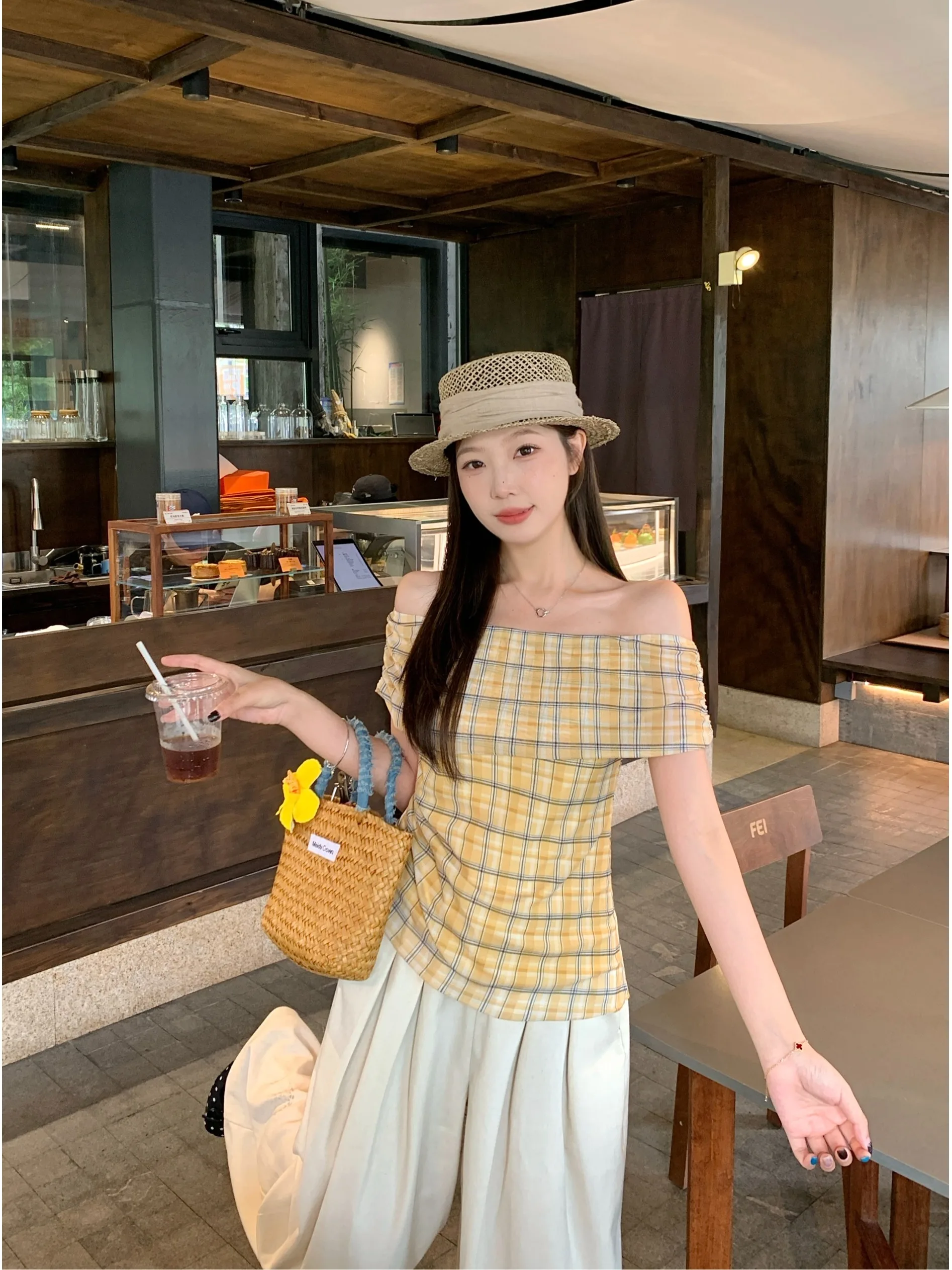 plus Size Women's Pure Desire Stripe One Shoulder Shirt Summer New Style Slimming Versatile Design Korean Commute Style Top
plus Size Women's Pure Desire Stripe One Shoulder Shirt Summer New Style Slimming Versatile Design Korean Commute Style Top