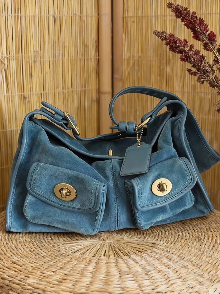 Синяя замшевая сумка-хобо в стиле ретро, большая женская сумка-хобо Capaci, новинка 2025, роскошный коврик, высококачественная пригородная сумка на одно плечо
Синяя замшевая сумка-хобо в стиле ретро, большая женская сумка-хобо Capaci, новинка 2025, роскошный коврик, высококачественная пригородная сумка на одно плечо