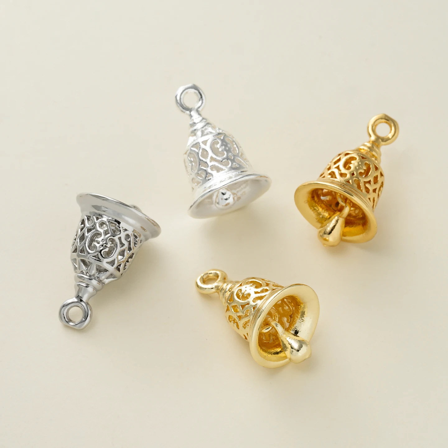 18K/14k Gold-plated Copper Hollowed-out Pattern Bell Pendant, DIY Beaded Water Drop Bracelet, Necklace, Pendant and Accessory.
18K/14k Gold-plated Copper Hollowed-out Pattern Bell Pendant, DIY Beaded Water Drop Bracelet, Necklace, Pendant and Accessory.