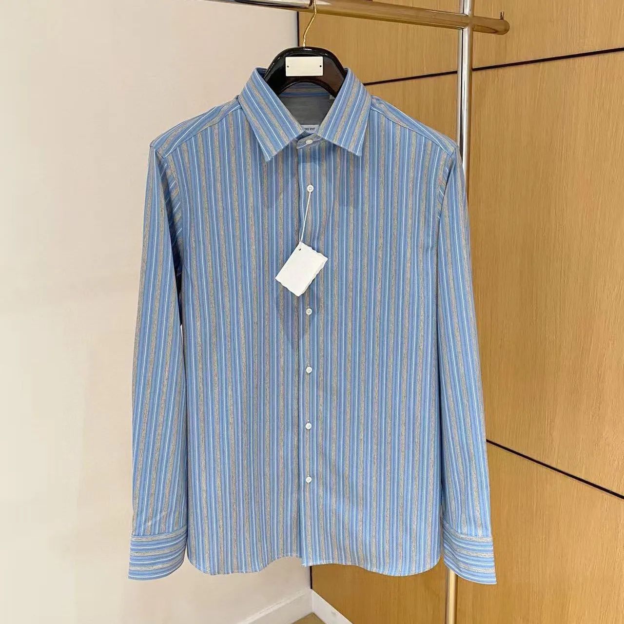 Италия BC мужская одежда осень и зима новая мода старый стиль денег повседневная полосатая рубашка с длинными рукавами
Италия BC мужская одежда осень и зима новая мода старый стиль денег повседневная полосатая рубашка с длинными рукавами