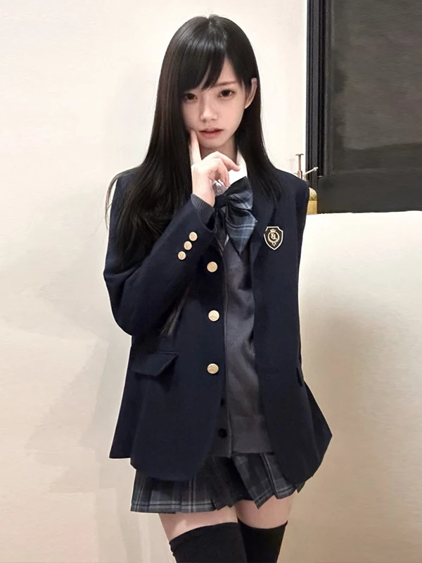 Original Huachuanzi Three-Button Suit Jacket College Style Versatile Outerwear in Multiple Colors for Women Casual Wear
Original Huachuanzi Three-Button Suit Jacket College Style Versatile Outerwear in Multiple Colors for Women Casual Wear