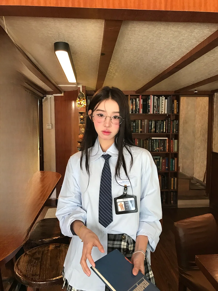 Sinbounboun Korean Sle Single Button Collar irt Flip Collar Single Wear Layered Wear Cotton Polyester Loose Fit Ladi...
Sinbounboun Korean Sle Single Button Collar irt Flip Collar Single Wear Layered Wear Cotton Polyester Loose Fit Ladi...