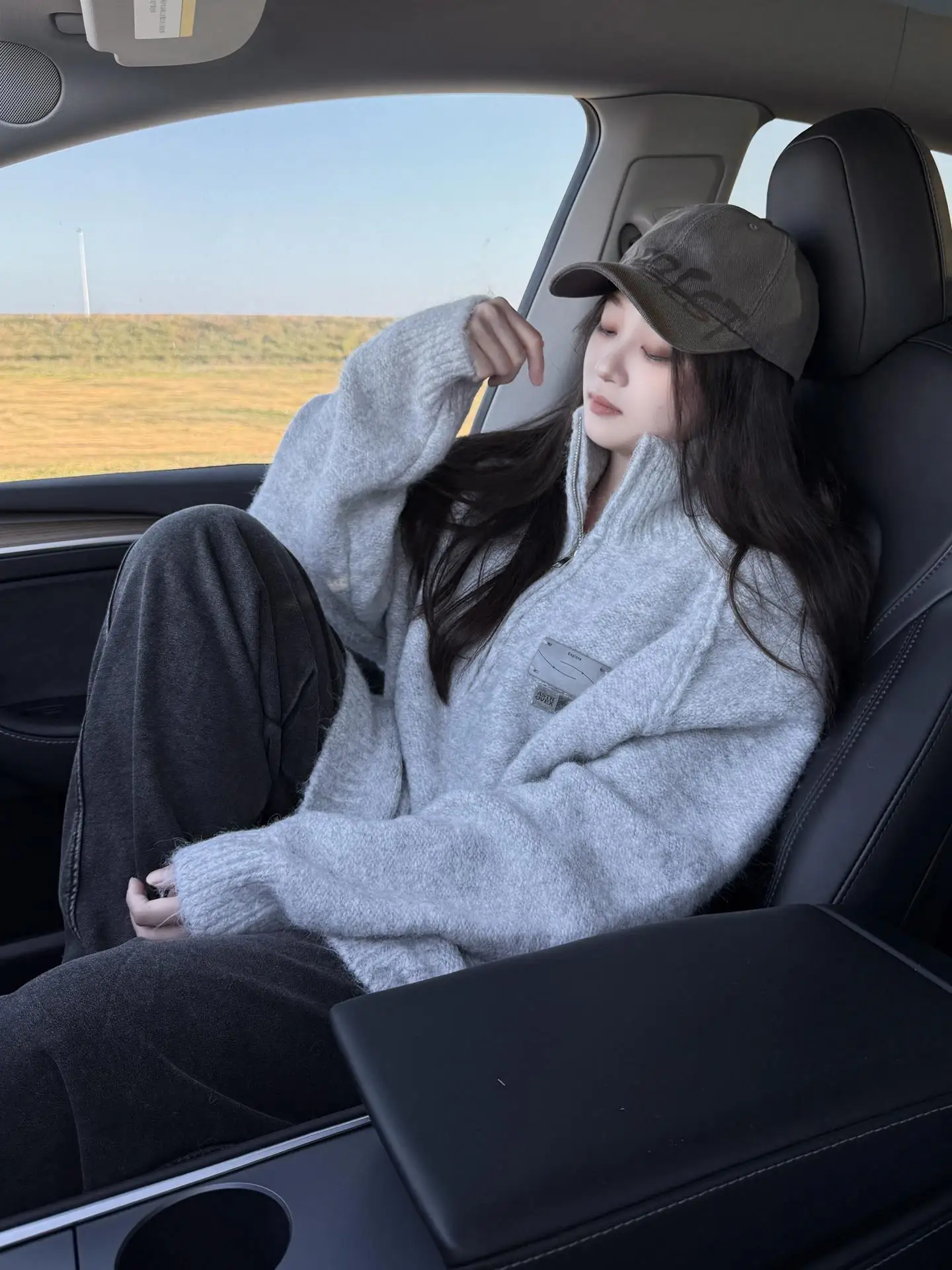 Американский стильный свитер на молнии с коротким рукавом, мягкий и уютный, в корейском дизайне, для повседневной носки, парный, вязаный, модный, свободного кроя, с длинным рукавом
Американский стильный свитер на молнии с коротким рукавом, мягкий и уютный, в корейском дизайне, для повседневной носки, парный, вязаный, модный, свободного кроя, с длинным рукавом