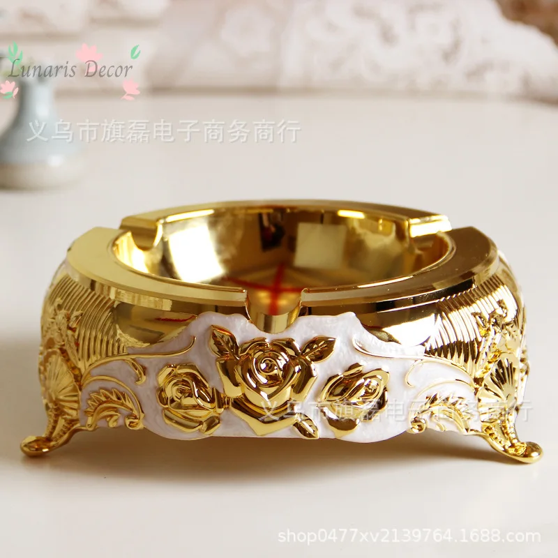 Creative light luxury metal ashtray large European retro carved ashtray home decoration
Creative light luxury metal ashtray large European retro carved ashtray home decoration