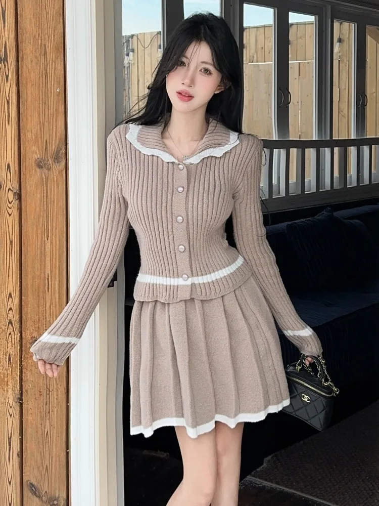 Laid-back Chic Long Sleeve Knitted Top with Pleated Skirt Fashionable Color Block Collar Women's Set Casual Korean Style Slim...
Laid-back Chic Long Sleeve Knitted Top with Pleated Skirt Fashionable Color Block Collar Women's Set Casual Korean Style Slim...