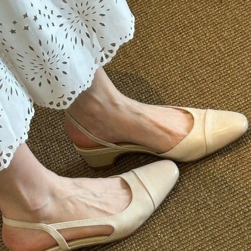 Summer Fashion Color Blocked Flat Bottom Coarse Heel Women's Sandals New Small Fragrant Style Shallow Mouth Low Tailored Shoes
Summer Fashion Color Blocked Flat Bottom Coarse Heel Women's Sandals New Small Fragrant Style Shallow Mouth Low Tailored Shoes