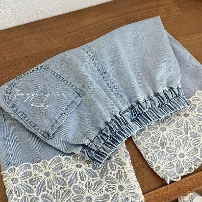 Girls Summer Thin Jeans Lace Trim Wide Leg Capri Pants Kids Casual Loose Denim Trousers Children Fashion Clothing 90-140CM
Girls Summer Thin Jeans Lace Trim Wide Leg Capri Pants Kids Casual Loose Denim Trousers Children Fashion Clothing 90-140CM