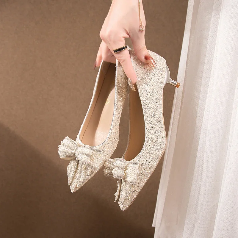 French high heels women's shoes wedding banquet rhinestone bow wedding shoes temperament pointed sequins single shoes women
French high heels women's shoes wedding banquet rhinestone bow wedding shoes temperament pointed sequins single shoes women