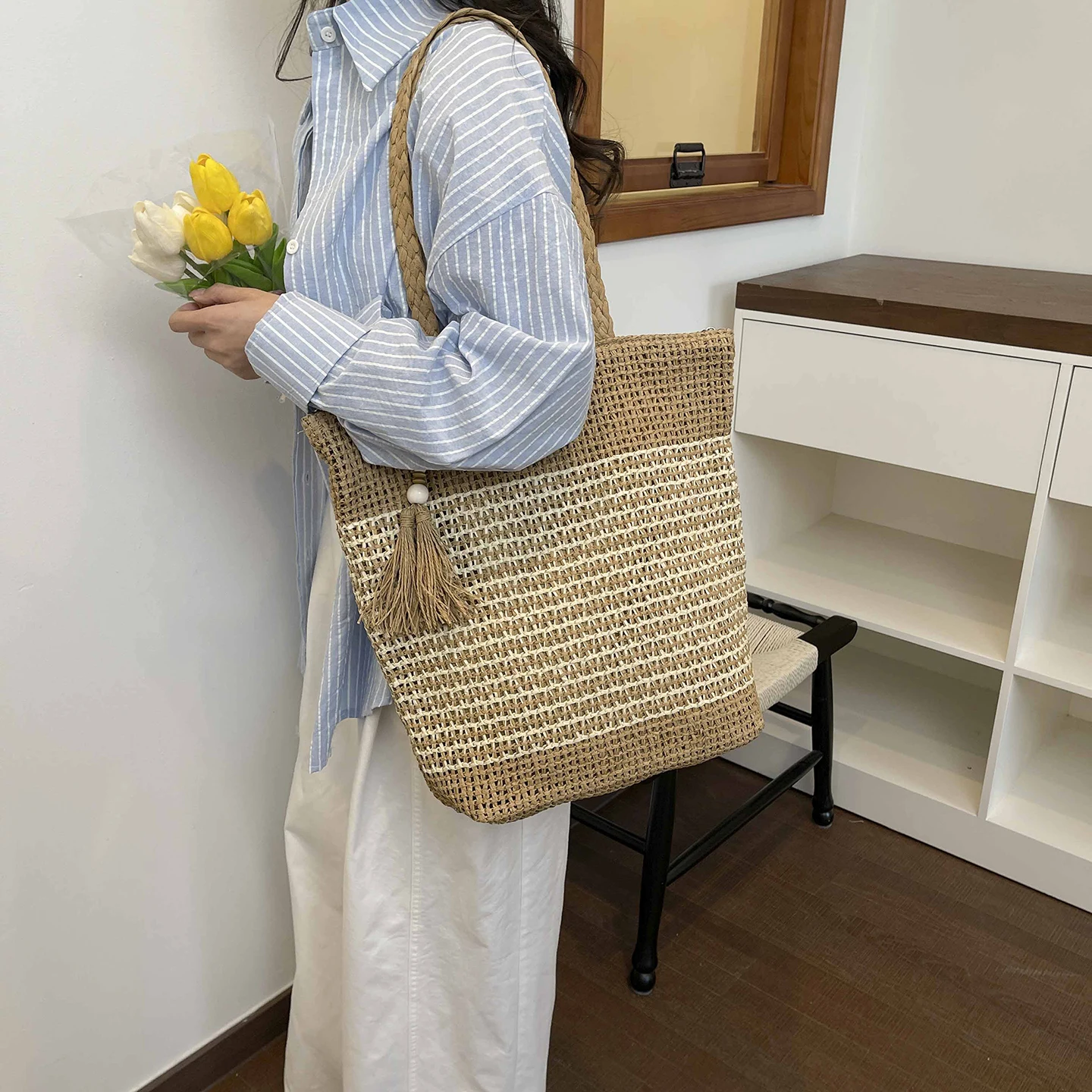Summer Vacation Style Straw Woven Handbag for Women, Large Capacity Tote Bag, 2026 New Fashion Casual Bohemian Style Shoulder Bag
Summer Vacation Style Straw Woven Handbag for Women, Large Capacity Tote Bag, 2026 New Fashion Casual Bohemian Style Shoulder Bag