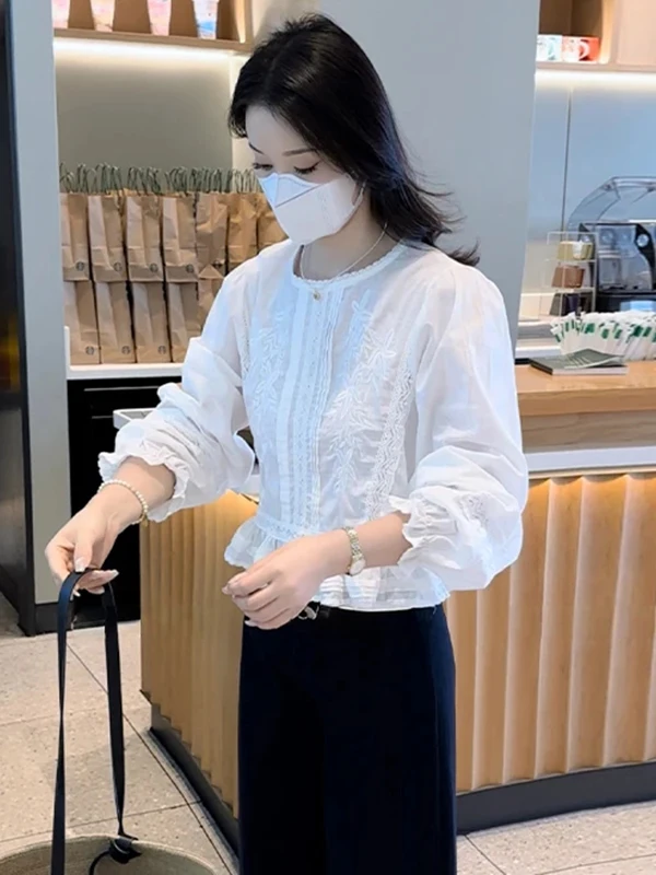 Large Size Short White Shirt Lace Splicing Long Sleeve Early Spring New Women's Fashionable Hollow out Design Korean Style
Large Size Short White Shirt Lace Splicing Long Sleeve Early Spring New Women's Fashionable Hollow out Design Korean Style
