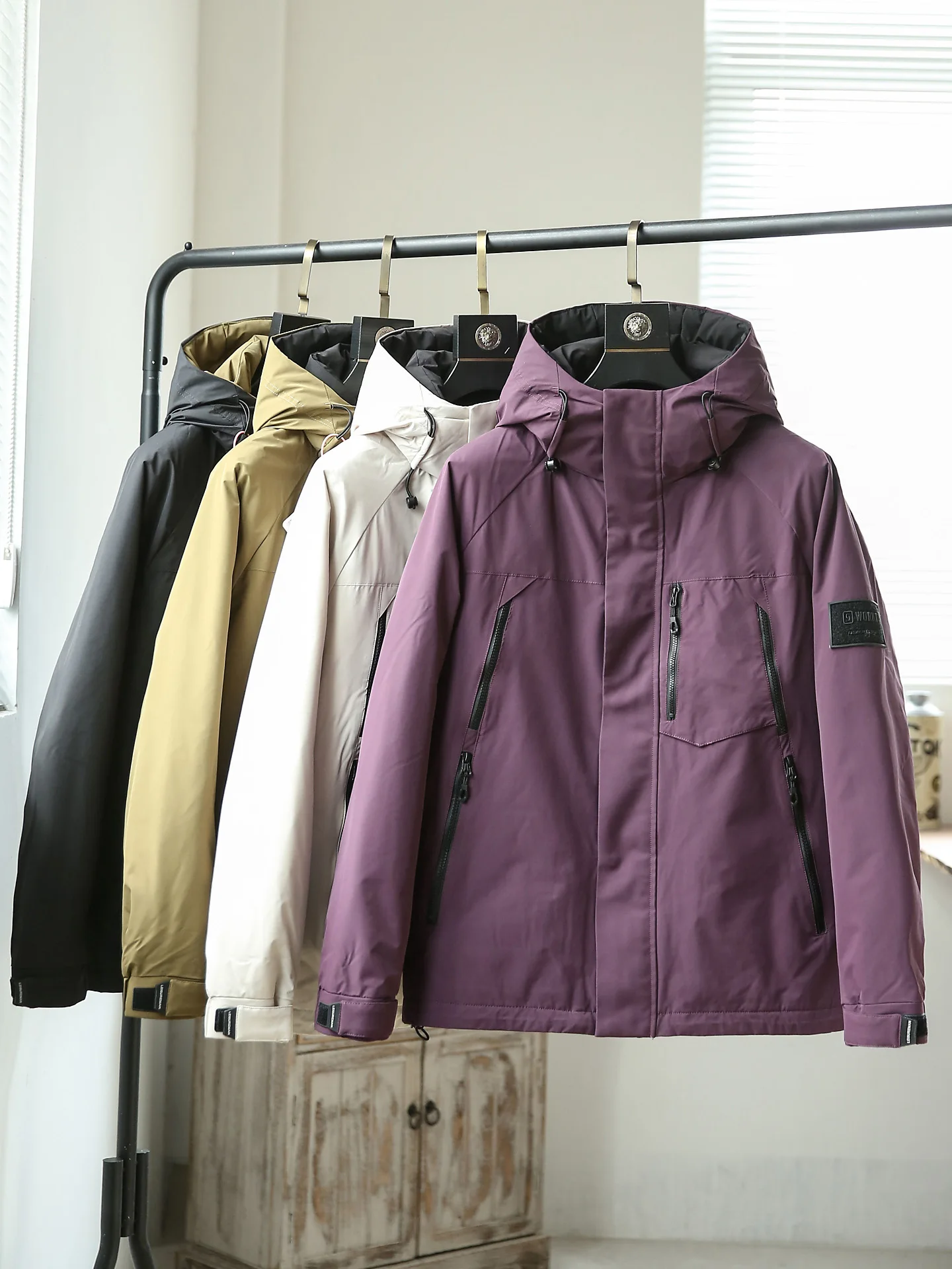 Мужской зимний уличный жилет с капюшоном, ветрозащитный, водонепроницаемый, с наполнителем из пуха, износостойкий, из полиэфирного волокна, с длинными рукавами
Мужской зимний уличный жилет с капюшоном, ветрозащитный, водонепроницаемый, с наполнителем из пуха, износостойкий, из полиэфирного волокна, с длинными рукавами