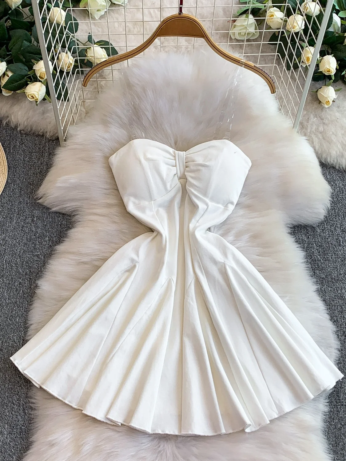 Сексуальный топ-бюстье на одно плечо с подкладкой, женская короткая юбка А-силуэта с высокой талией, средней мягкости, без растяжения
Сексуальный топ-бюстье на одно плечо с подкладкой, женская короткая юбка А-силуэта с высокой талией, средней мягкости, без растяжения