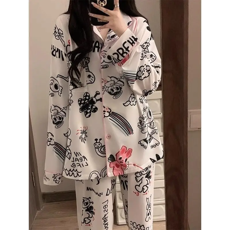 Корейская версия пижамы для женщин, милый мультяшный граффити, осень-зима, студенческий повседневный комплект из 2 предметов, женская одежда, сексуальная пижама, два
Корейская версия пижамы для женщин, милый мультяшный граффити, осень-зима, студенческий повседневный комплект из 2 предметов, женская одежда, сексуальная пижама, два