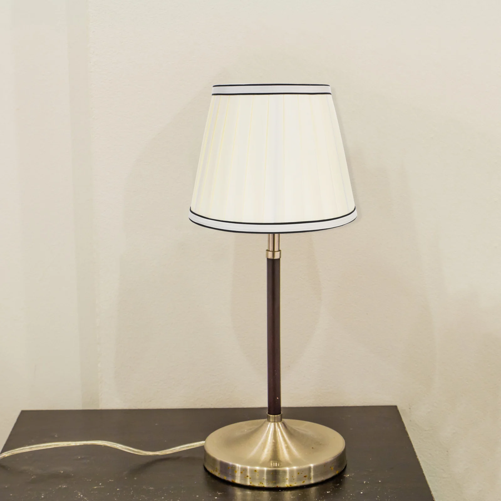 Fabric Lamp Shade Desk Table Lamp Shade Bedside Wall Light Cover Soft Light Modern Lampshade for Bedroom Living Room Hotel
Fabric Lamp Shade Desk Table Lamp Shade Bedside Wall Light Cover Soft Light Modern Lampshade for Bedroom Living Room Hotel