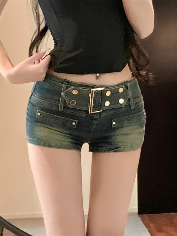 Retro Washed Blue Denim Short Shorts Low Waist Rivet Belt Women Summer Tight Fit Bodycon Hot Pants Commute Style Straight Leg
Retro Washed Blue Denim Short Shorts Low Waist Rivet Belt Women Summer Tight Fit Bodycon Hot Pants Commute Style Straight Leg