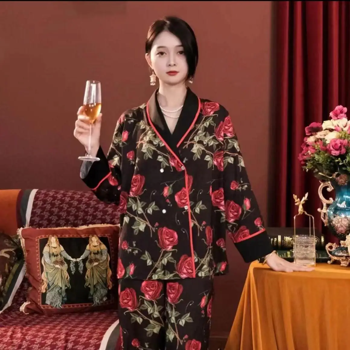 2024 Spring Autumn Satin Silk Sleepwear Elegant Women Loose Long Sleeve Low Cut Sexy Pajamas Female Tracksuit Two Piece Sets
2024 Spring Autumn Satin Silk Sleepwear Elegant Women Loose Long Sleeve Low Cut Sexy Pajamas Female Tracksuit Two Piece Sets