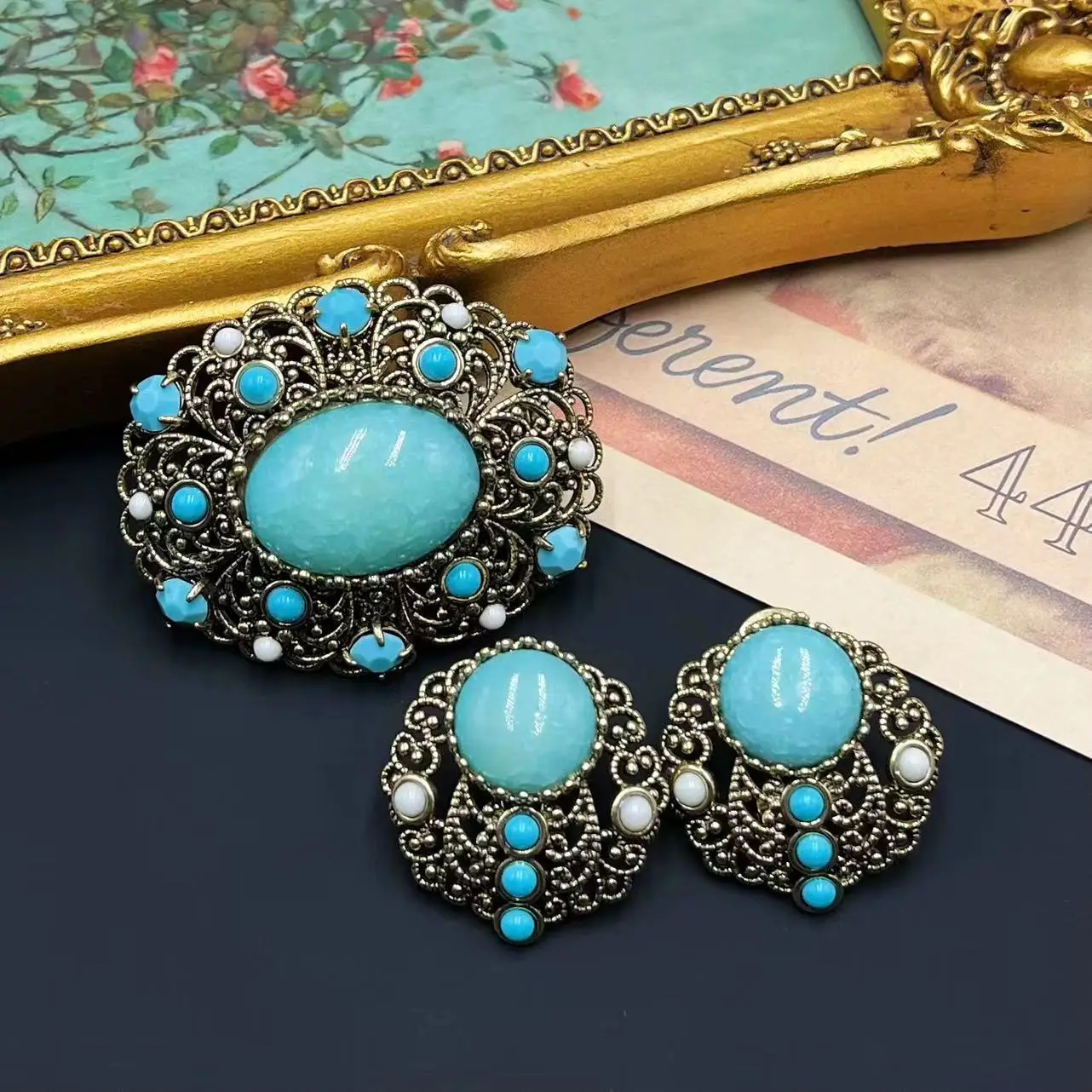 Vintage Jewelry Women's Earring Hollow Art Copper Inlaid Stone Woman Girl Brooch Earrings Lady Gift Exquisite Elegant Boutique
Vintage Jewelry Women's Earring Hollow Art Copper Inlaid Stone Woman Girl Brooch Earrings Lady Gift Exquisite Elegant Boutique