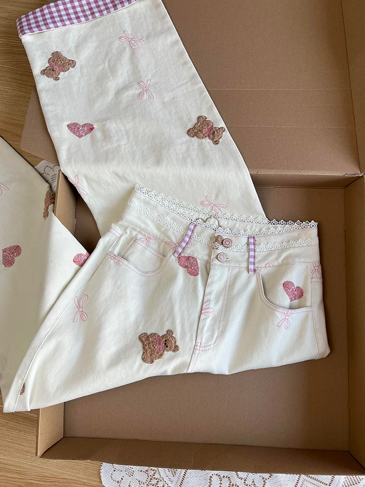 Джинсы женские прямого кроя с вышивкой медведя, высокой талией, широкими штанинами, длиной в пол, с манжетами, осенне-зимний дизайн
Джинсы женские прямого кроя с вышивкой медведя, высокой талией, широкими штанинами, длиной в пол, с манжетами, осенне-зимний дизайн