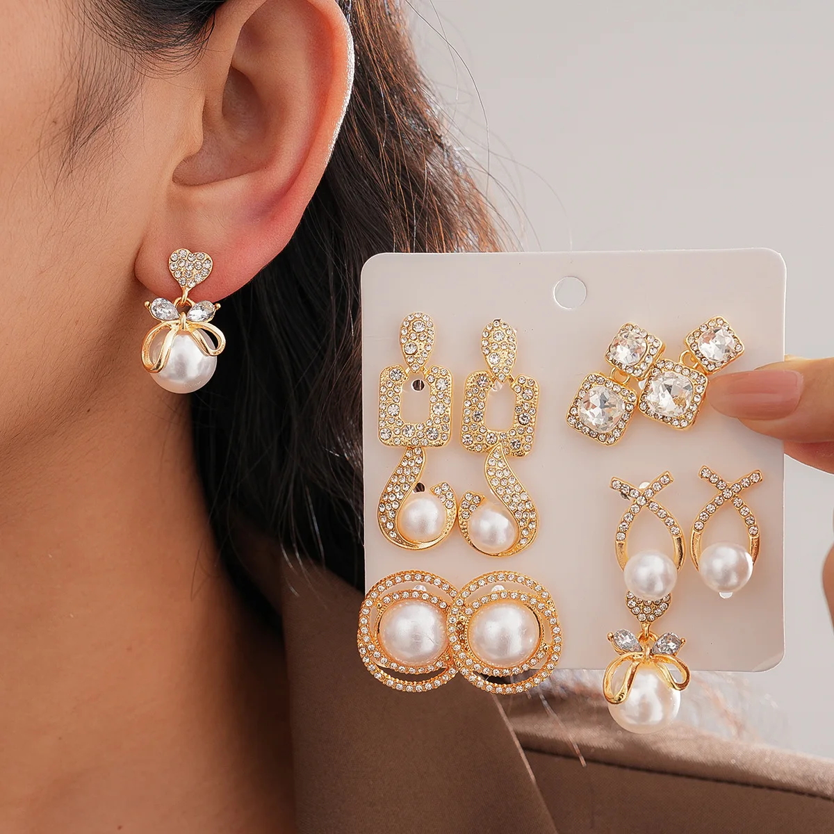 12 Pcs/set Square Cross Inlaid Rhinestones Stud Earrings for Women Girls French Imitation Pearl Ear Studs Geometric Bow Jewelry
12 Pcs/set Square Cross Inlaid Rhinestones Stud Earrings for Women Girls French Imitation Pearl Ear Studs Geometric Bow Jewelry