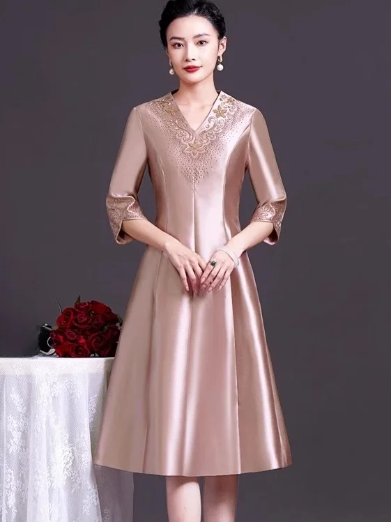 Elegant Young Style Wedding Dress Qipao for Mother of the Bride Spring Autumn Wearable High Quality Polyester Fiber
Elegant Young Style Wedding Dress Qipao for Mother of the Bride Spring Autumn Wearable High Quality Polyester Fiber
