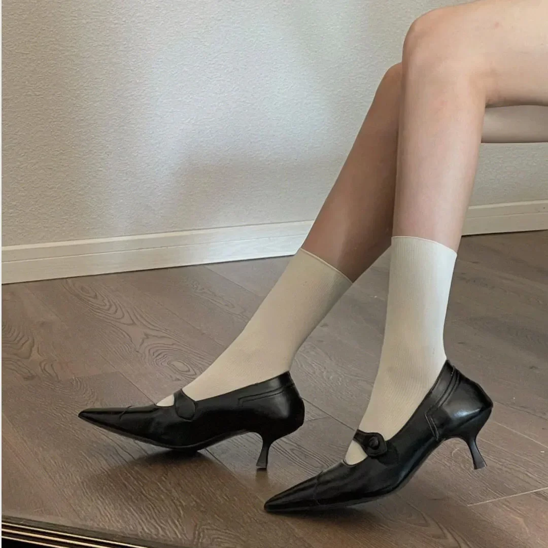 Pointed Toe Low Stiletto Pumps Black Hollow Patent Leather Buckle Mary Jane Women Shoes Zapatos De Mujer Tacon Medio Elegante
Pointed Toe Low Stiletto Pumps Black Hollow Patent Leather Buckle Mary Jane Women Shoes Zapatos De Mujer Tacon Medio Elegante