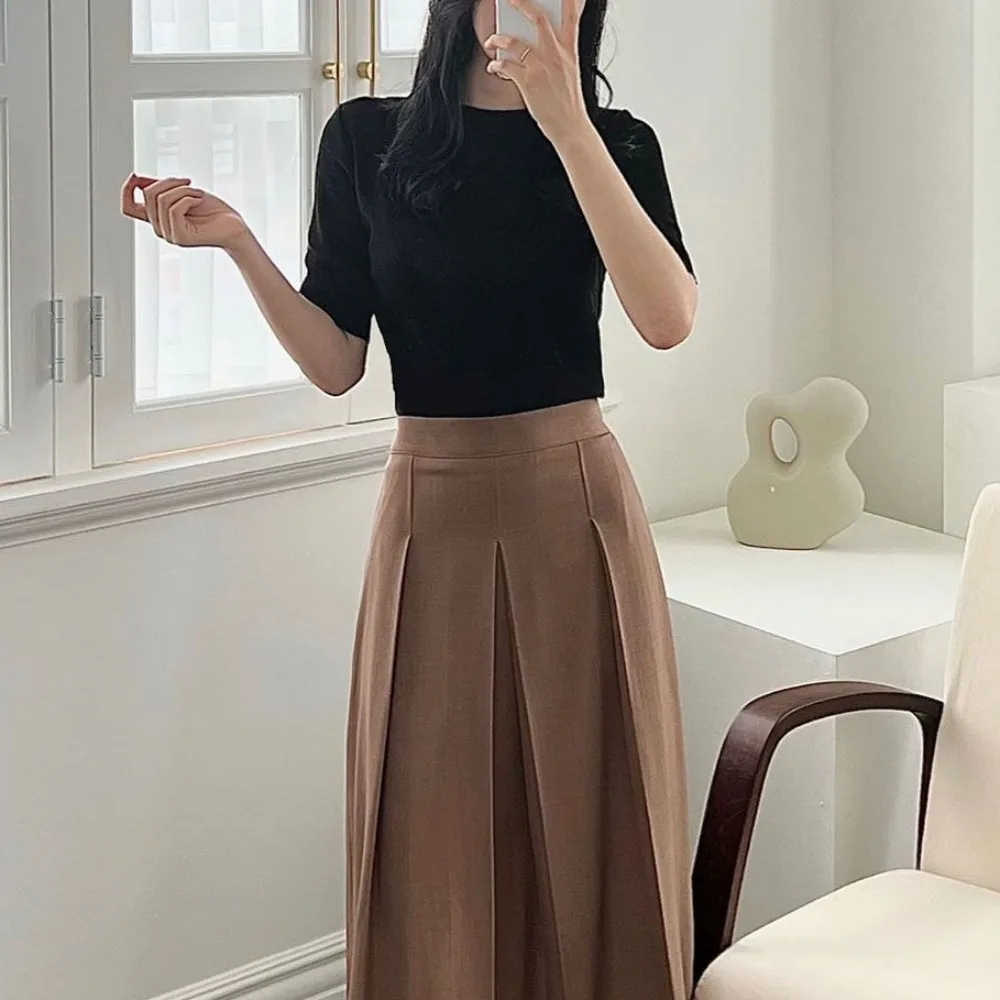 Korean Style Chic Ice Silk Short Sleeve Knitted Top Women's Slim Fit Base Shirt Summer 2026 Fashion Trend Base Layer Top
Korean Style Chic Ice Silk Short Sleeve Knitted Top Women's Slim Fit Base Shirt Summer 2026 Fashion Trend Base Layer Top