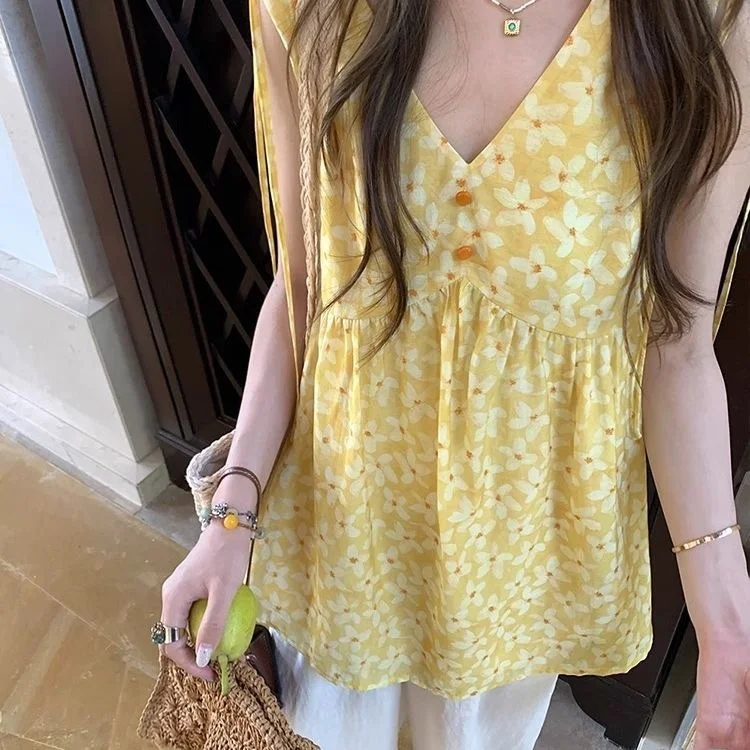 Korean Sweet V-Neck Yellow Floral Tie Waist Sleeveless Shirt Women's Spring 2026 New Slimming Doll Shirt Top Fashionable Loos...
Korean Sweet V-Neck Yellow Floral Tie Waist Sleeveless Shirt Women's Spring 2026 New Slimming Doll Shirt Top Fashionable Loos...
