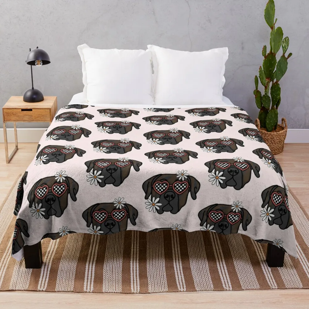 Черная собака Boerboel с клетчатыми очками в форме сердца и белыми цветами. Дизайнерские винтажные одеяла.
Черная собака Boerboel с клетчатыми очками в форме сердца и белыми цветами. Дизайнерские винтажные одеяла.
