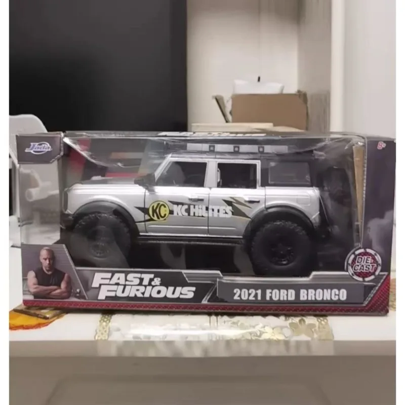 1:24 2021 Ford BRONCO High Simulation Diecast Car Metal Alloy Model Car decoration display collection gifts J322
1:24 2021 Ford BRONCO High Simulation Diecast Car Metal Alloy Model Car decoration display collection gifts J322