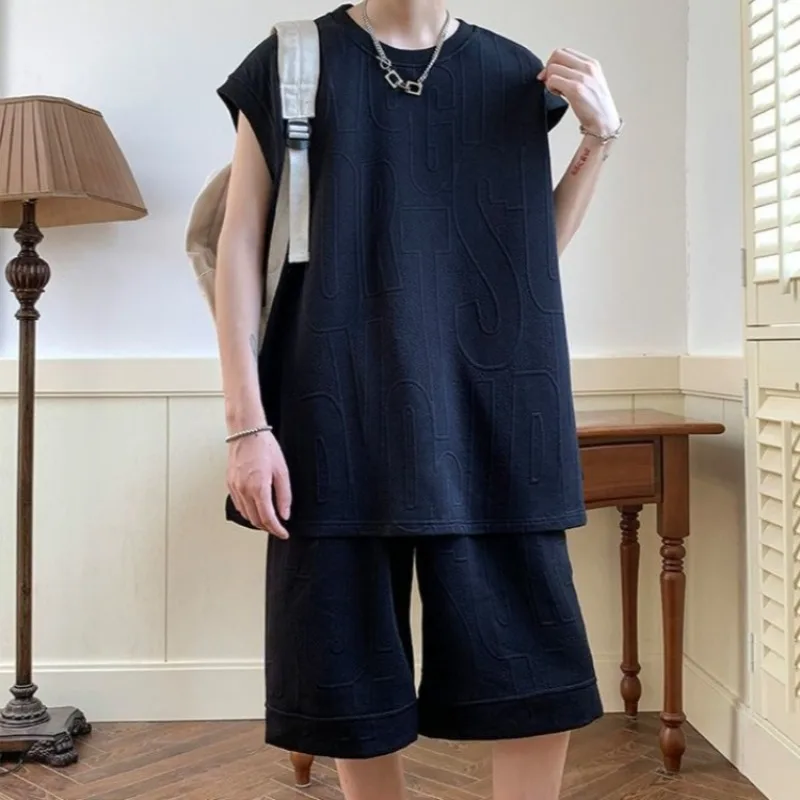 Trendy Men's Summer Sleeveless Tank Top Shorts Set High Street Style Breathable Loose Casual Sportswear
Trendy Men's Summer Sleeveless Tank Top Shorts Set High Street Style Breathable Loose Casual Sportswear