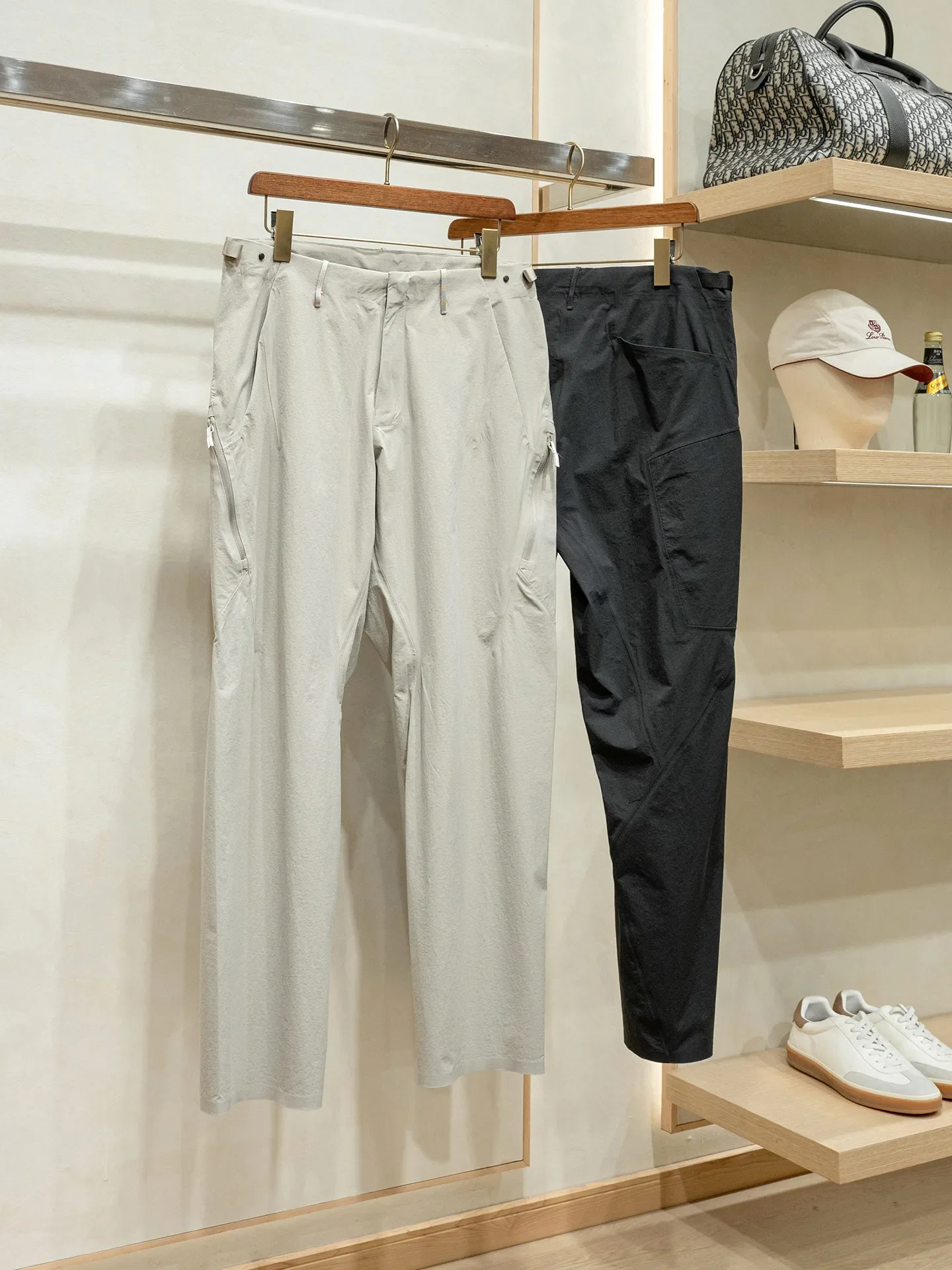 "Seamless pressing glue" soft shell Codura anti-splash outdoor casual pants
"Seamless pressing glue" soft shell Codura anti-splash outdoor casual pants