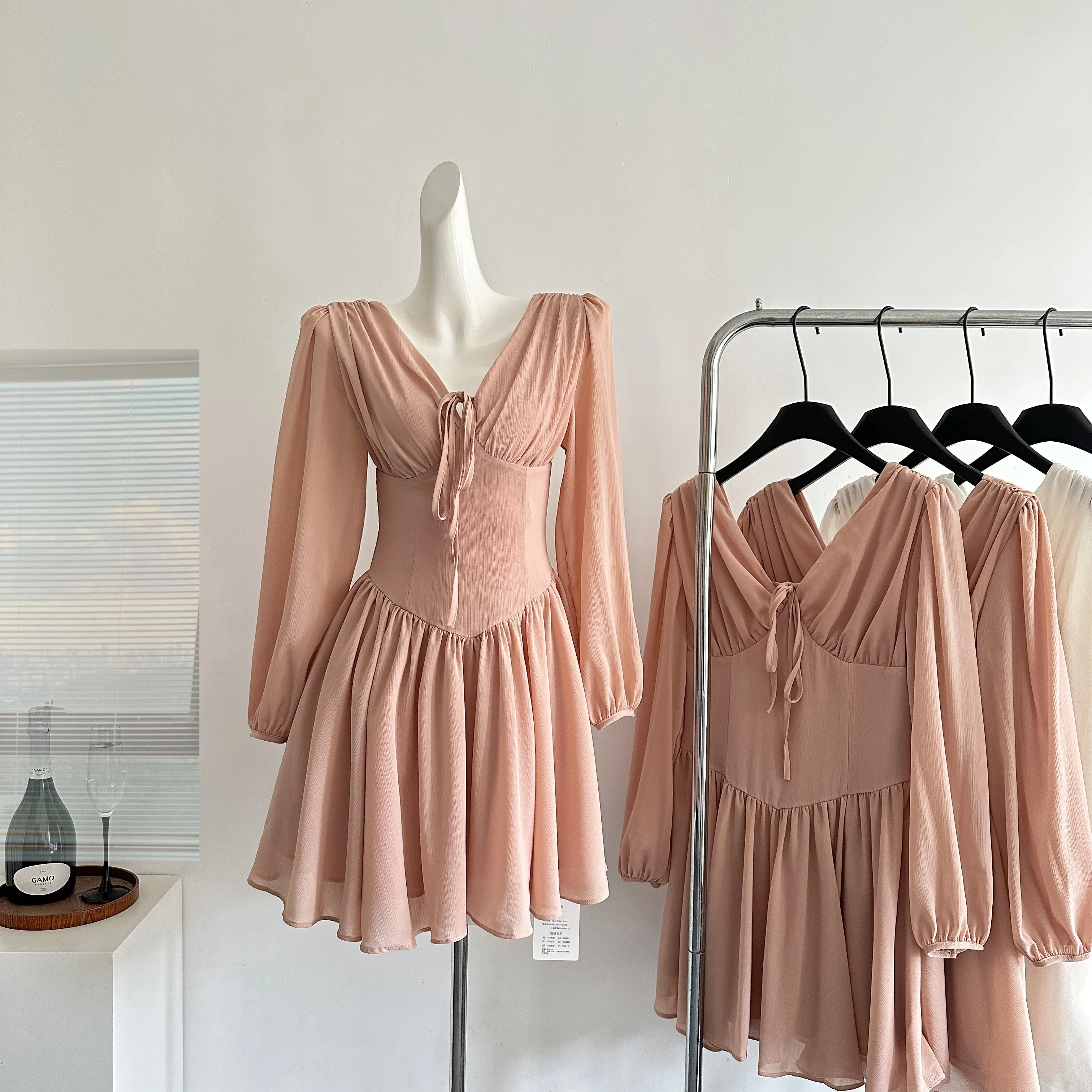 French Elegant V-neck Lace-up Women Solid Mini Dress Spring Summer Stylish Long Sleeve Slim Waist Female A-line Dress
French Elegant V-neck Lace-up Women Solid Mini Dress Spring Summer Stylish Long Sleeve Slim Waist Female A-line Dress
