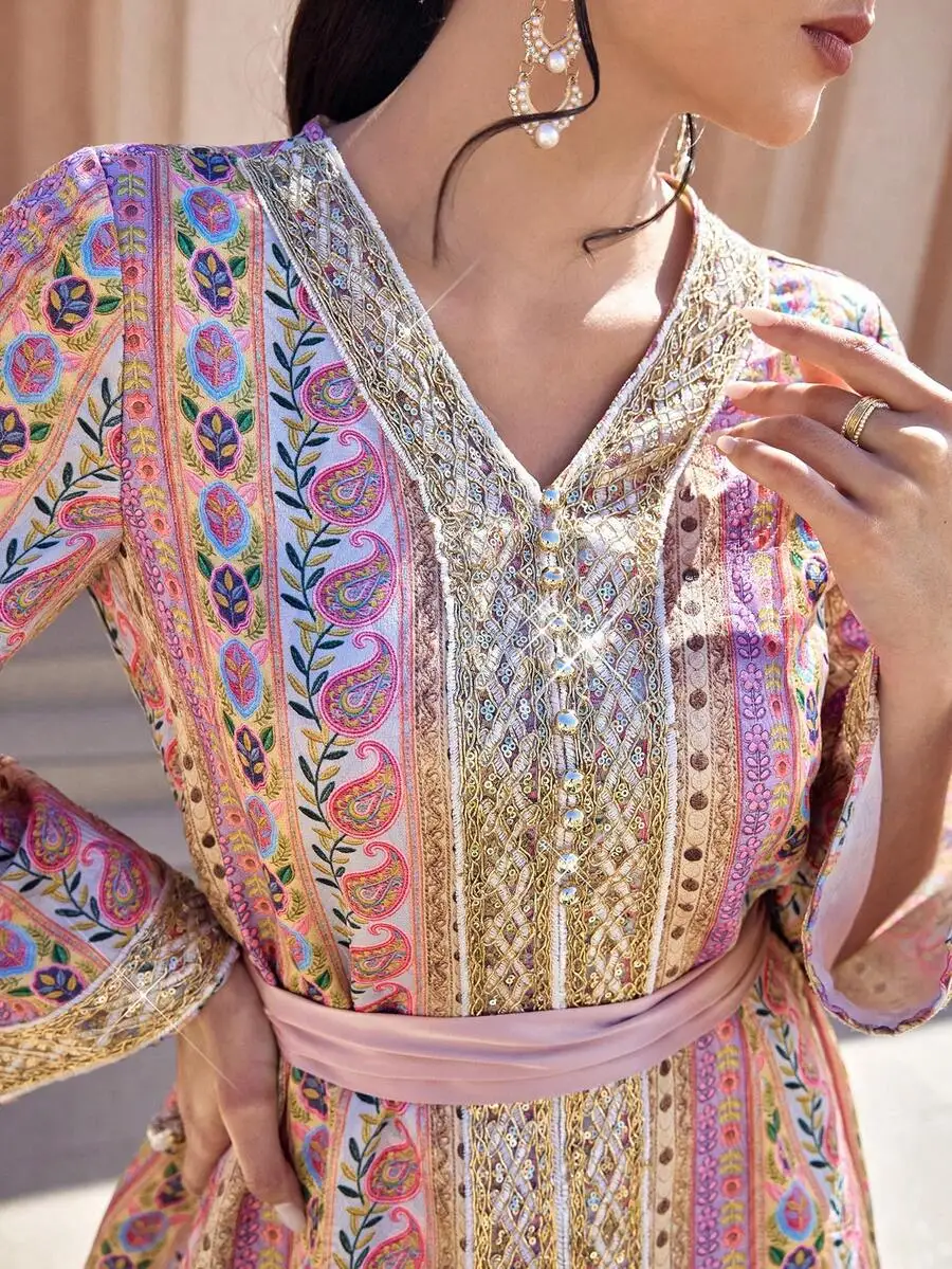 Elegant V-Neck Long Sleeve Maxi Dress With Belt Floral Pattern Modest Arabic Style Formal Party Evening Gown For mom Gift
Elegant V-Neck Long Sleeve Maxi Dress With Belt Floral Pattern Modest Arabic Style Formal Party Evening Gown For mom Gift