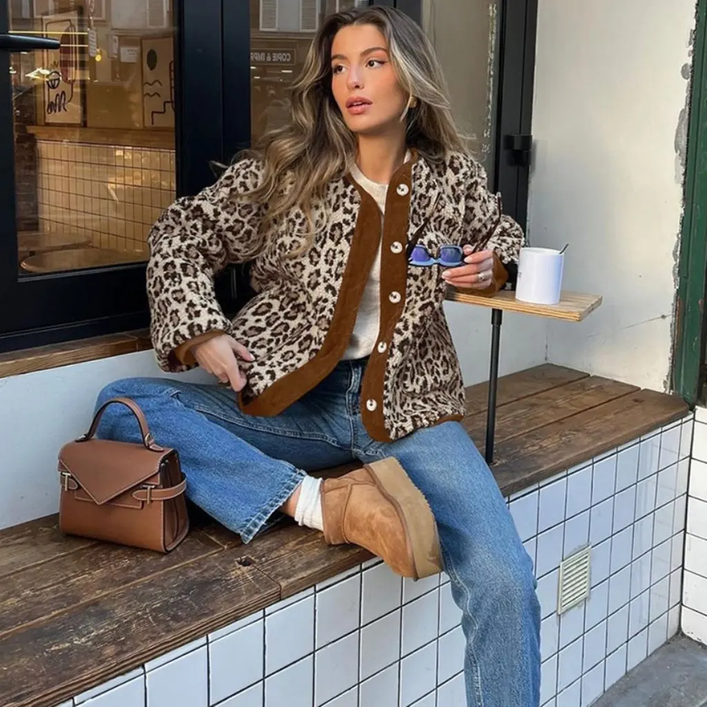 Women's High-End Contrast Color Leopard Print Cashmere Coat European American Style Loose Fit Fashion All-Match Outerwear 
Women's High-End Contrast Color Leopard Print Cashmere Coat European American Style Loose Fit Fashion All-Match Outerwear