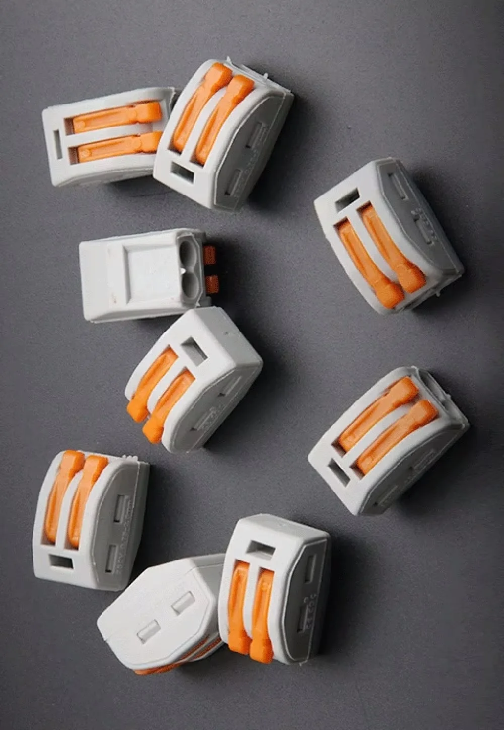 Push-in Electrical Wire Connector Terminal Block Universal Fast Wiring Cable Connectors For Cable Connection 2/3/5 hole
Push-in Electrical Wire Connector Terminal Block Universal Fast Wiring Cable Connectors For Cable Connection 2/3/5 hole