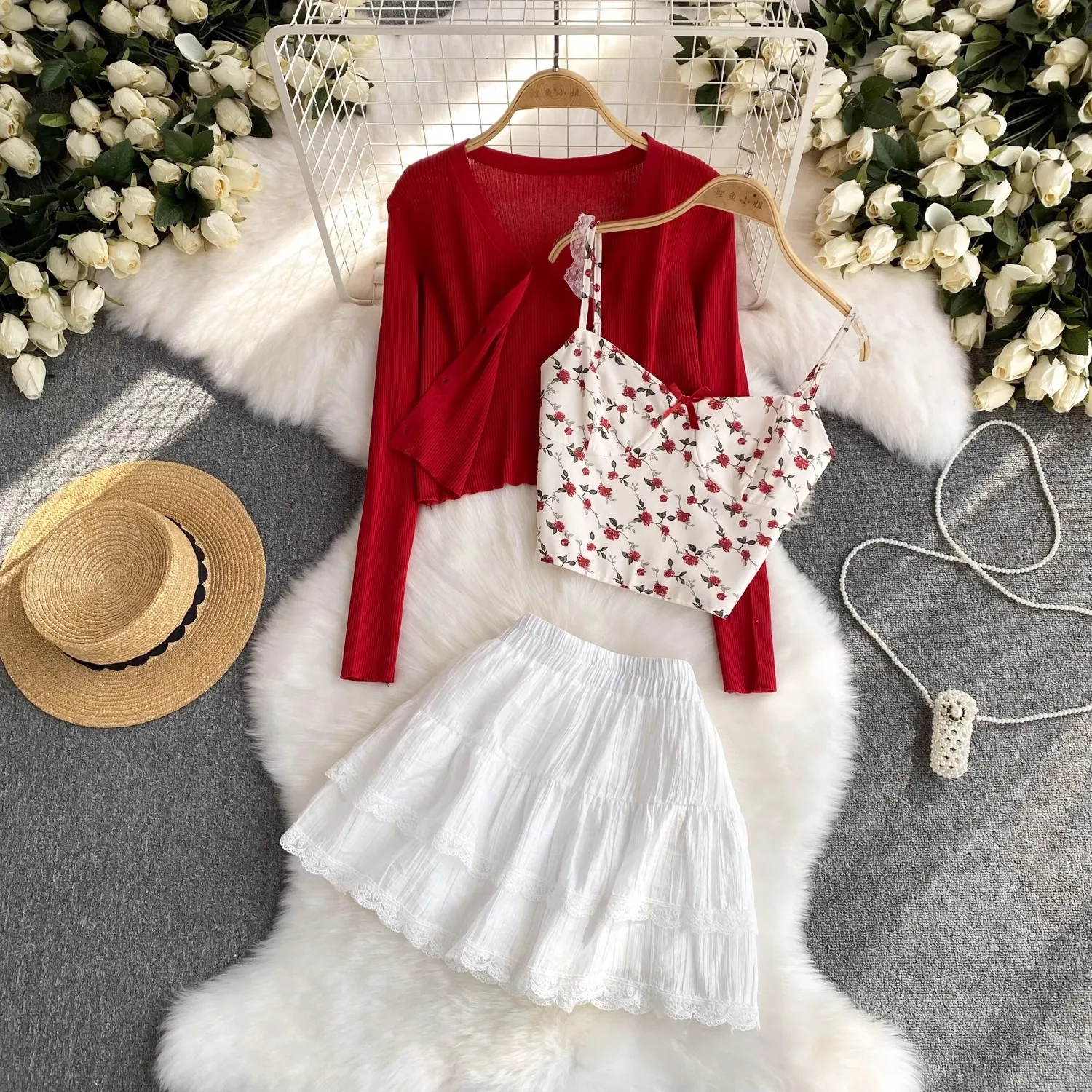 Vest Cape Cardigan Pongee Skirt Three-Piece Set Sweet Floral Halter Vest Cape Cardigan Pongee Skirt Fashion Summer Suit
Vest Cape Cardigan Pongee Skirt Three-Piece Set Sweet Floral Halter Vest Cape Cardigan Pongee Skirt Fashion Summer Suit