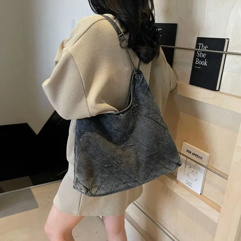 2025 Women's Trendy Patchwork Bag - Spacious Denim Shoulder & Crossbody Purse with Fringe Details for Festival Style
2025 Women's Trendy Patchwork Bag - Spacious Denim Shoulder & Crossbody Purse with Fringe Details for Festival Style