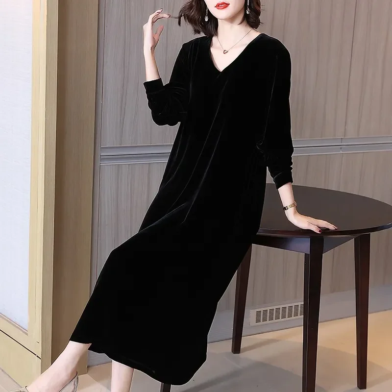 Velvet V-Neck Autumn Dress for Women with Luxurious Elegance and Black Long Sleeves
Velvet V-Neck Autumn Dress for Women with Luxurious Elegance and Black Long Sleeves