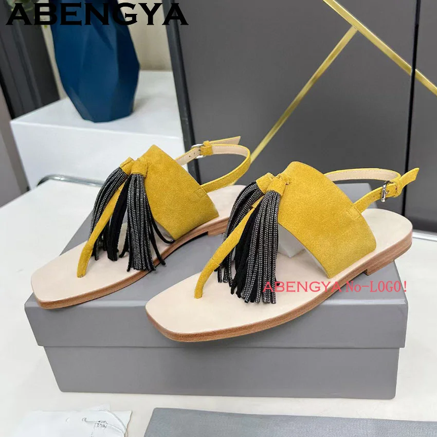 Новинка лета 2024, шлепанцы на плоской подошве, женские тапочки с подвеской и кисточками, дизайнерская повседневная пляжная обувь с носком, женские модные шлепанцы-мюли
Новинка лета 2024, шлепанцы на плоской подошве, женские тапочки с подвеской и кисточками, дизайнерская повседневная пляжная обувь с носком, женские модные шлепанцы-мюли