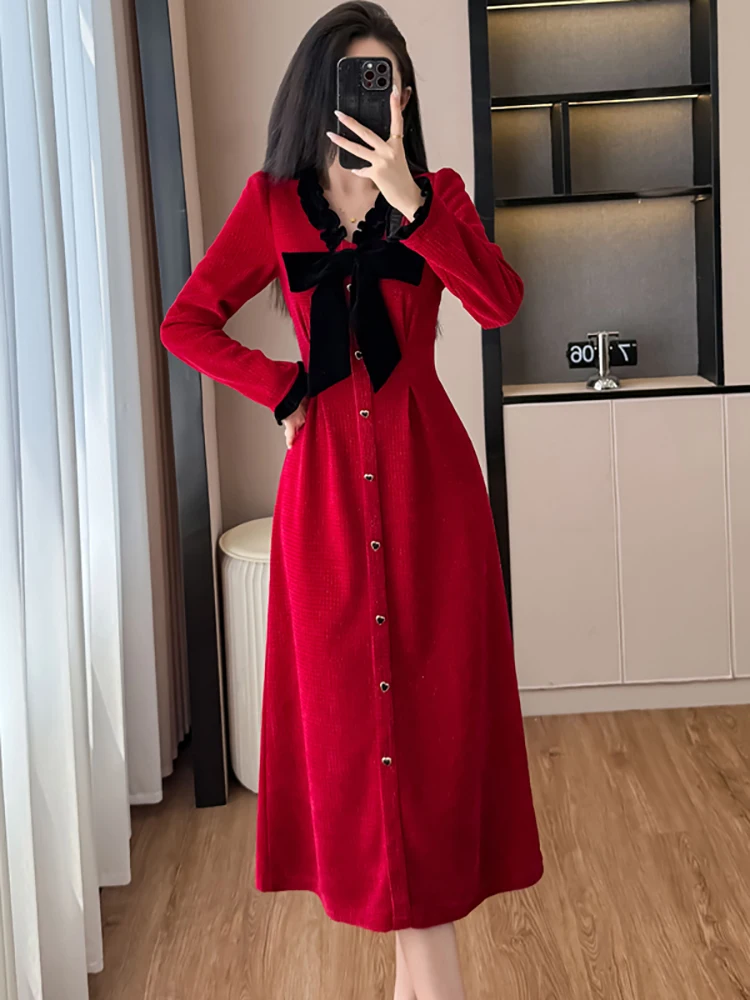 Женское красное длинное платье с длинным рукавом и шикарным черным бантом с рюшами на воротнике, длинное платье 2025 года, корейское винтажное роскошное платье, осень-зима, элегантное платье для выпускного вечера
Женское красное длинное платье с длинным рукавом и шикарным черным бантом с рюшами на воротнике, длинное платье 2025 года, корейское винтажное роскошное платье, осень-зима, элегантное платье для выпускного вечера