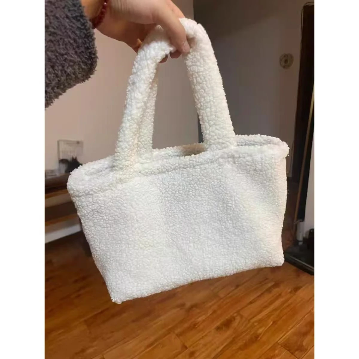 Fall Winter Women's Lamb Fur Tote Bag Commuter Plu Single oulder Bag Student Versatile Handbag Medium Size Vertical Square
Fall Winter Women's Lamb Fur Tote Bag Commuter Plu Single oulder Bag Student Versatile Handbag Medium Size Vertical Square