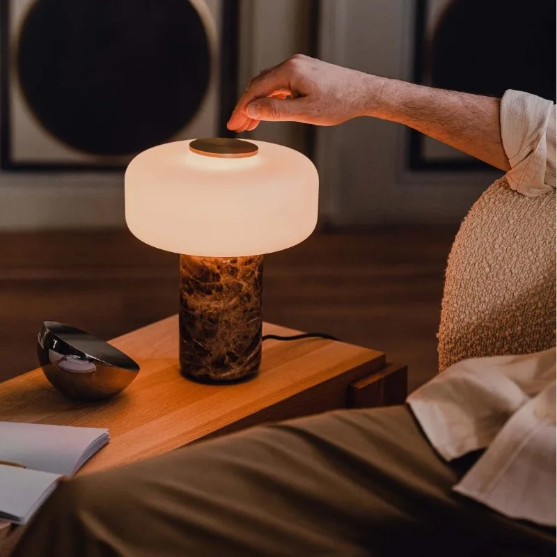Настольная лампа, спальня, свет, роскошное украшение высокого класса, креативное искусство для гостиной, высокое эстетическое значение, датская мраморная пещерная каменная лампа
Настольная лампа, спальня, свет, роскошное украшение высокого класса, креативное искусство для гостиной, высокое эстетическое значение, датская мраморная пещерная каменная лампа